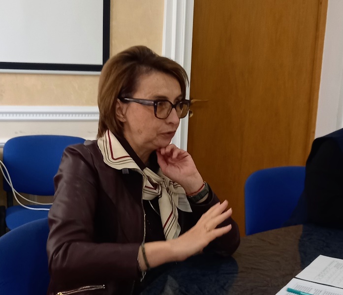 Доповідає Олена Гузар